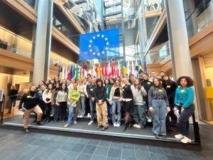 Foto di gruppo dentro il Parlamento Europeo di Strasburgo